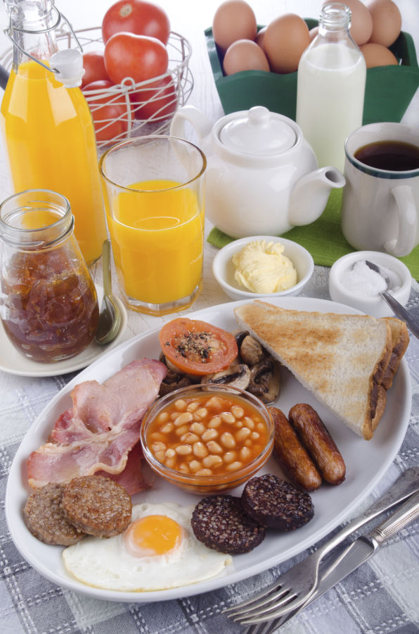 traditional irish breakfast with bacon, pudding, sausage, toast, egg and bean